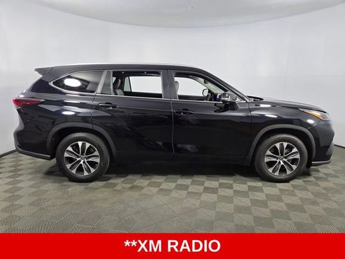 Used 2024 Toyota Highlander XLE image 7