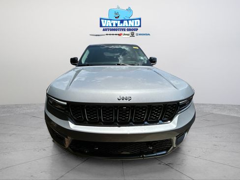 Used 2022 Jeep Grand Cherokee Summit w/ Advanced Protech Group IV AWD/4WD image 21