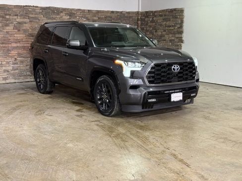 Used 2023 Toyota Sequoia Platinum image 3