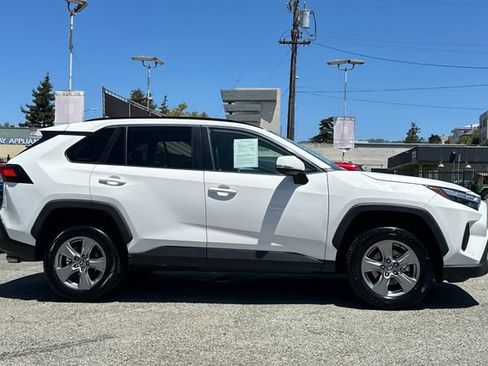 Used 2024 Toyota RAV4 XLE FWD image 3