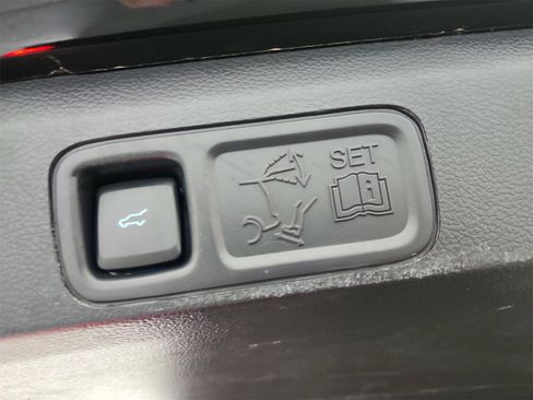 Used 2023 Ford Expedition Limited image 48