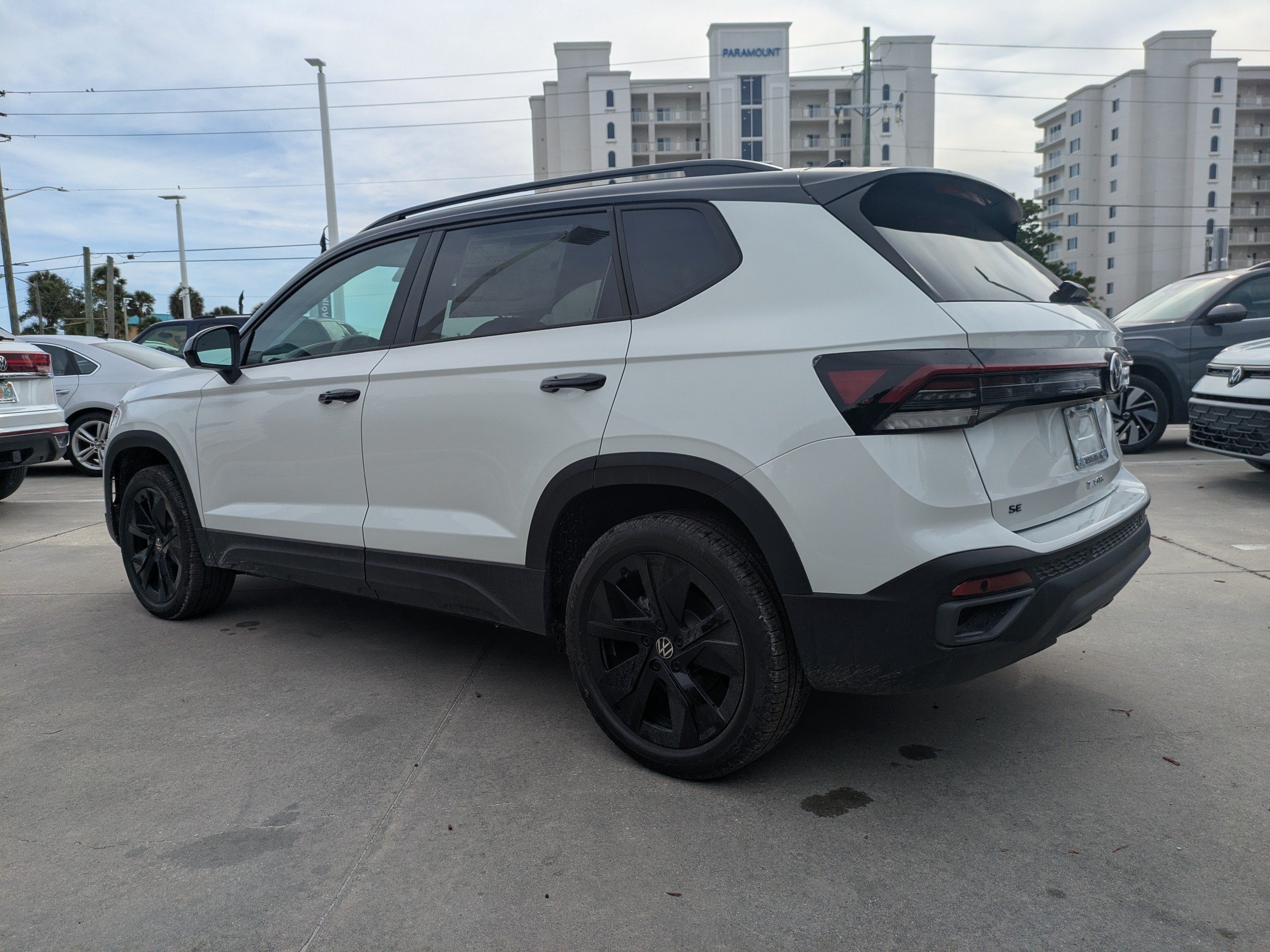 New 2026 Volkswagen Taos SE FWD image 6