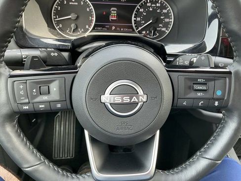 Used 2024 Nissan Pathfinder SL AWD/4WD image 29
