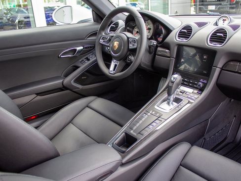 Used 2025 Porsche 718 Cayman w/ Sport Chrono Package image 13