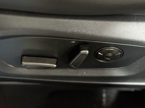 Used 2022 Ford Explorer Platinum image 14