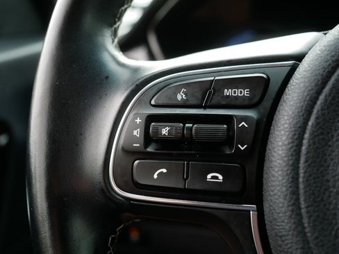 Certified 2021 Kia Niro EX w/ Cold Weather Package FWD image 28