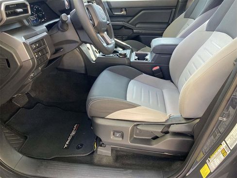 Used 2024 Toyota Tacoma TRD Off-Road image 11