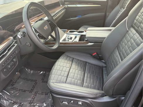 Used 2026 Cadillac Escalade ESV Platinum Sport AWD/4WD image 9