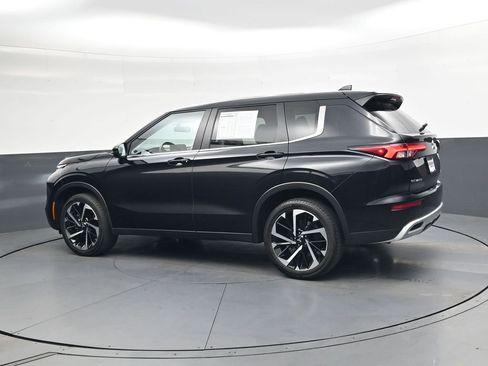 Used 2024 Mitsubishi Outlander SE image 6