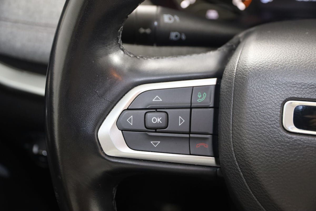 Used 2022 Jeep Compass Latitude w/ Sun and Sound Group AWD/4WD image 31