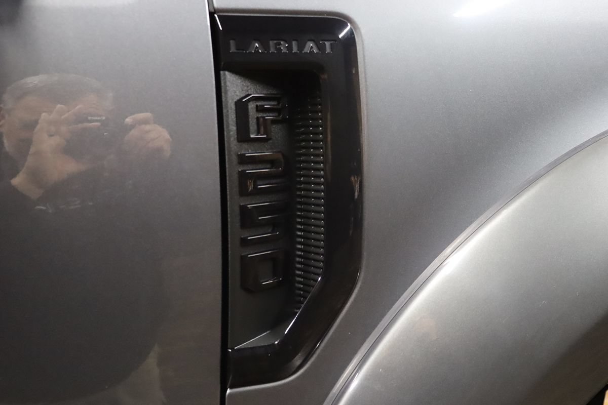 Used 2022 Ford F250 Lariat w/ Black Appearance Package AWD/4WD image 9