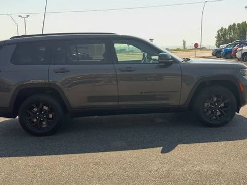 Used 2024 Jeep Grand Cherokee L Laredo AWD/4WD image 9