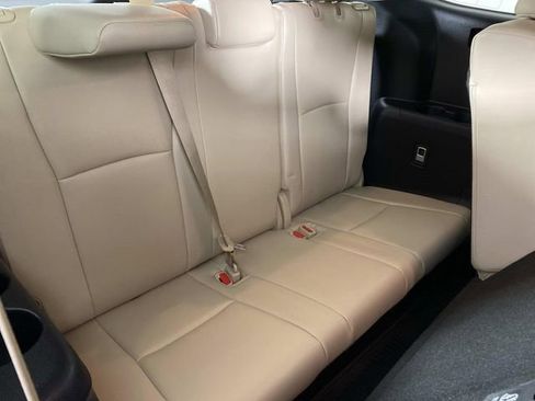 Used 2021 Toyota Highlander XLE image 13