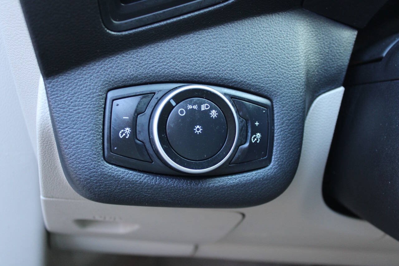 Used 2015 Ford C-MAX SE FWD image 22