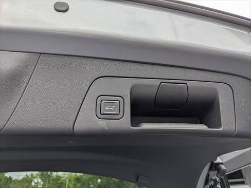 Used 2023 Buick Envision Essence AWD/4WD image 16