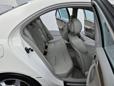 Used 2007 Mercedes-Benz C 230 Sedan image 13