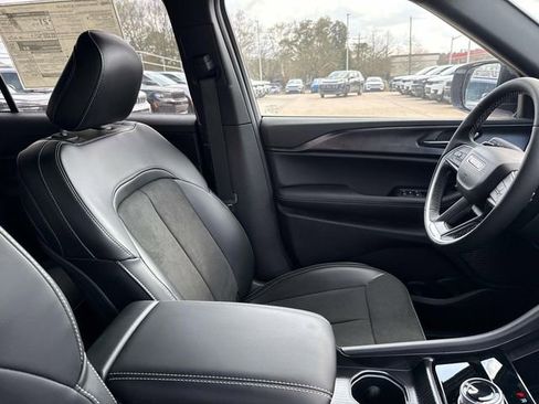 New 2025 Jeep Grand Cherokee L Altitude RWD image 26
