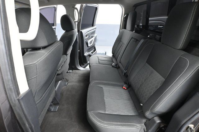 Used 2018 Nissan Titan SV AWD/4WD image 27