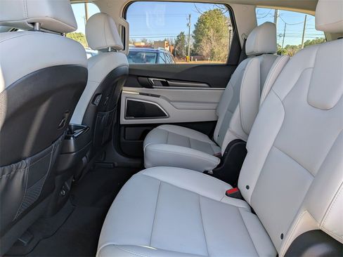 Used 2024 Kia Telluride S w/ S Sunroof Package image 13