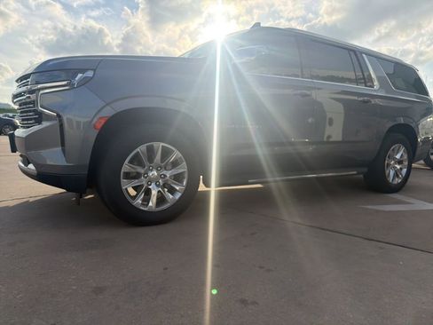 Used 2022 Chevrolet Suburban Premier image 7