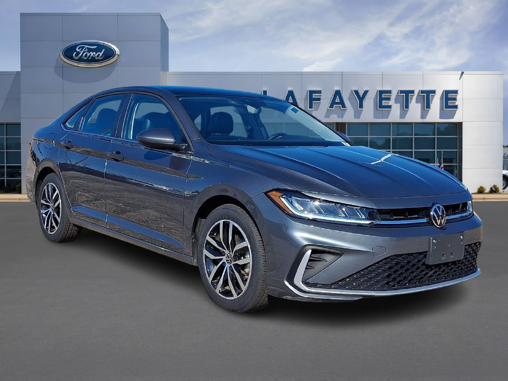 Used 2025 Volkswagen Jetta SE FWD image 1
