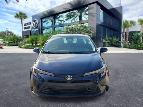 Used 2023 Toyota Corolla LE image 2