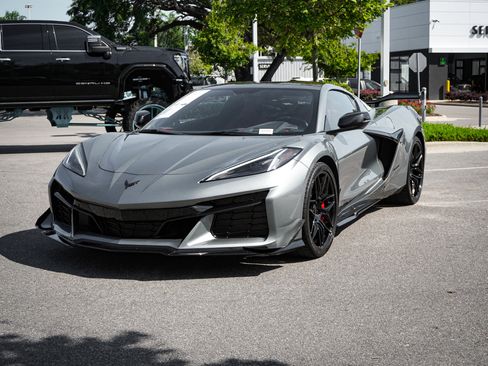 Used 2023 Chevrolet Corvette Z06 w/ Stealth Interior Trim Package RWD image 5