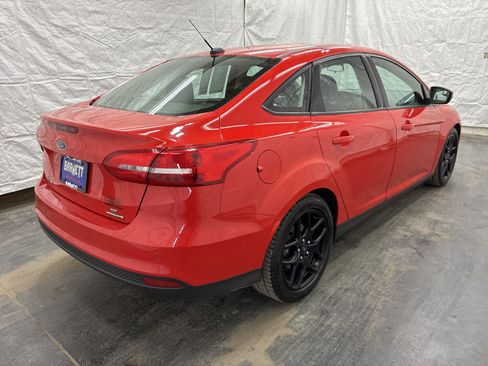 Used 2016 Ford Focus SE w/ Equipment Group 201A FWD image 3