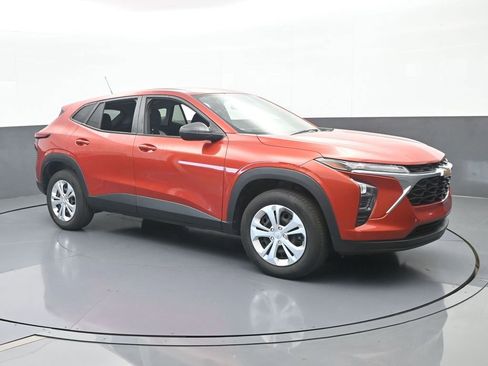 Used 2024 Chevrolet Trax LS image 8