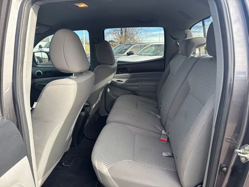 Used 2015 Toyota Tacoma PreRunner w/ SR5 Package image 28