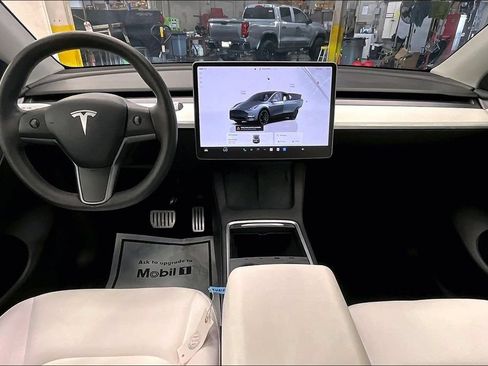 Used 2023 Tesla Model Y Performance AWD/4WD image 14