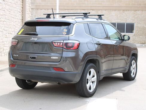 Used 2018 Jeep Compass Latitude image 3