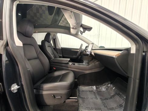 Used 2024 Tesla Model Y Long Range AWD/4WD image 19