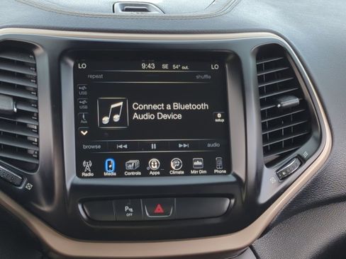 Used 2018 Jeep Cherokee Limited image 26