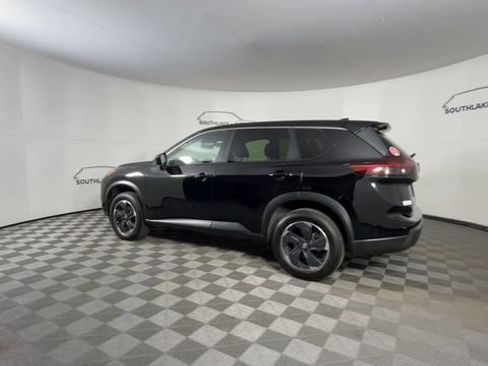 Used 2024 Nissan Rogue SV image 6