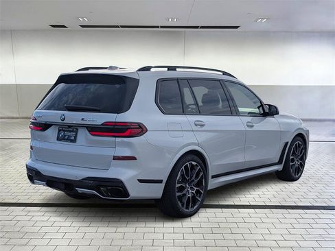 New 2026 BMW X7 M60i image 5