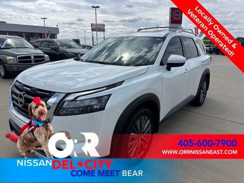 Certified 2025 Nissan Pathfinder SL w/ SL Premium Package FWD image 1