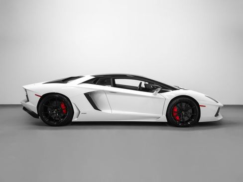 Used 2014 Lamborghini Aventador LP 700-4 image 4