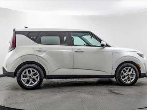 Used 2023 Kia Soul LX w/ Option Group 015 image 9