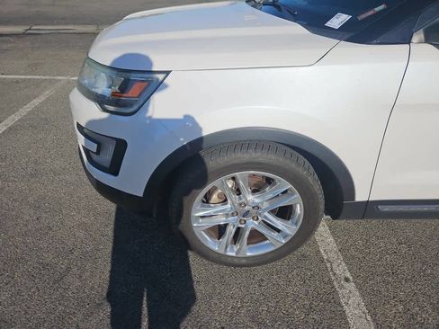 Used 2017 Ford Explorer XLT w/ Equipment Group 202A FWD image 3