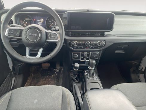 Used 2024 Jeep Wrangler Unlimited Sahara AWD/4WD image 10