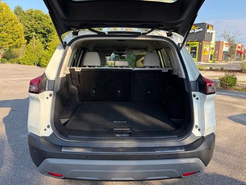 Certified 2023 Nissan Rogue SV FWD image 5
