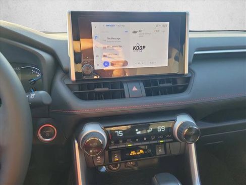 Used 2024 Toyota RAV4 SE image 24