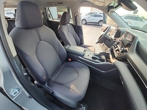 Used 2024 Toyota Highlander LE image 18