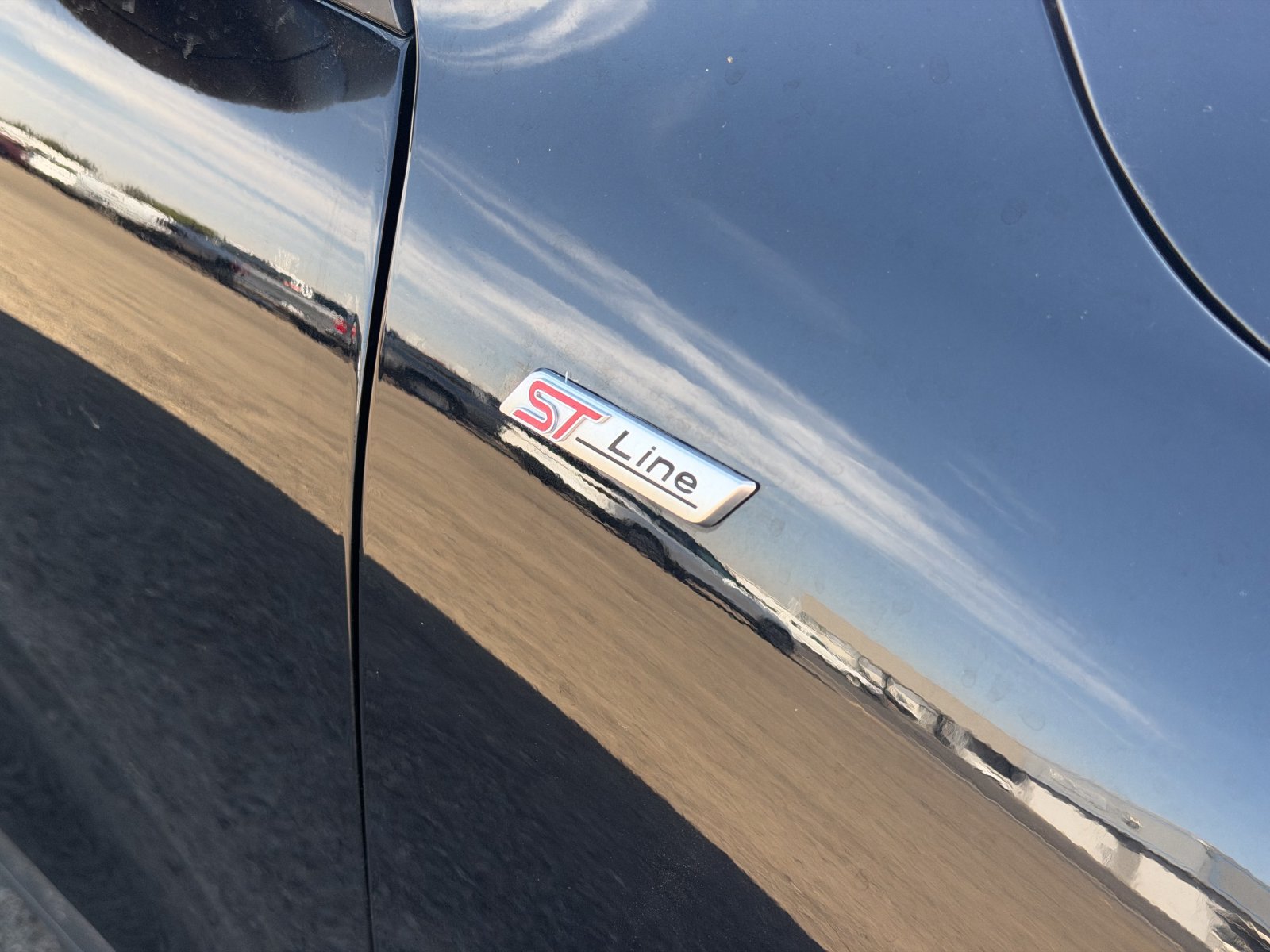 Certified 2025 Ford Escape ST-Line FWD image 4