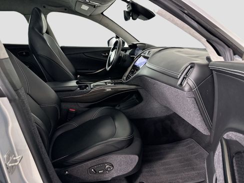 Used 2021 Aston Martin DBX image 25