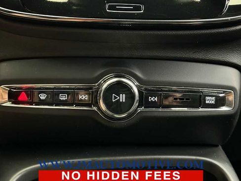 Used 2020 Volvo XC40 T5 R-Design image 38