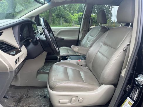 Used 2016 Toyota Sienna XLE FWD image 13