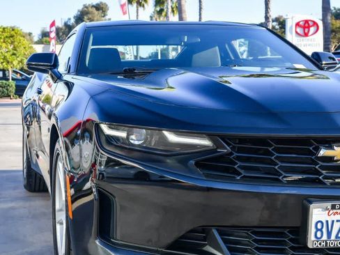 Used 2021 Chevrolet Camaro LT image 4