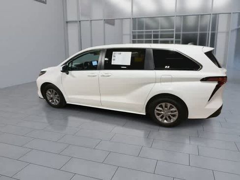 Certified 2022 Toyota Sienna LE FWD image 6